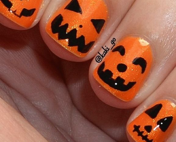 Negru-și-alb-Halloween-inima-unghii-nogti_manikur_tykva-min