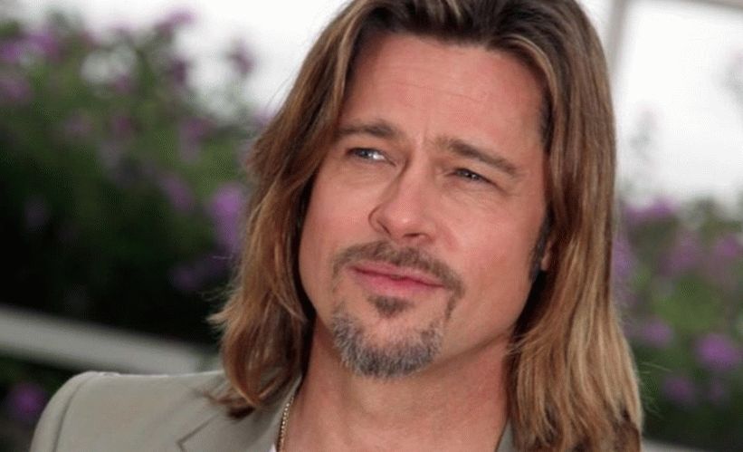 Brad Pitt cu părul lung și o barbă frumoasă