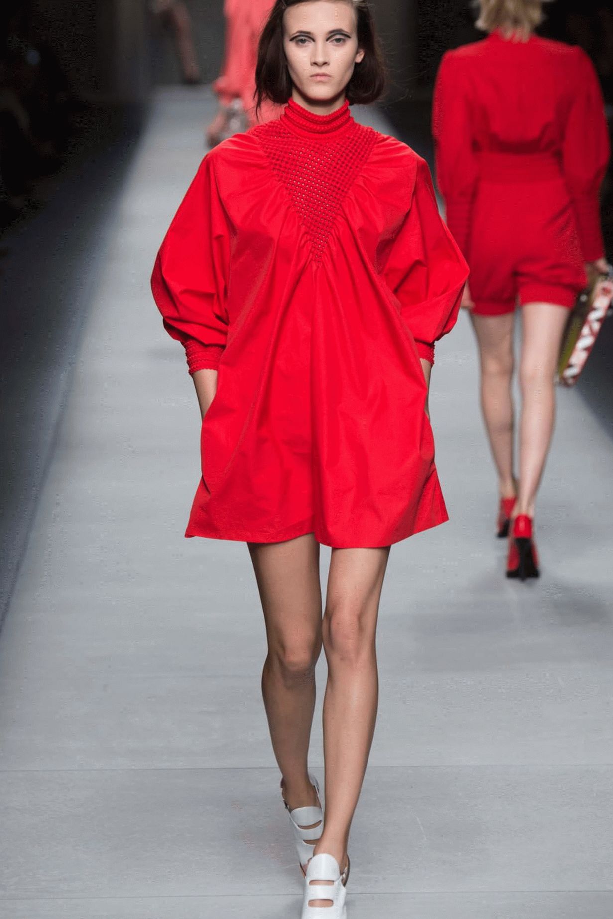 rochie de geantă roșie - stilul anului viitor