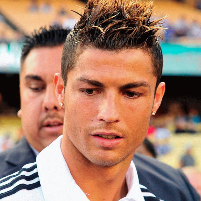 Coafura pentru bărbați către Cristiano Ronaldo cu un mohawk