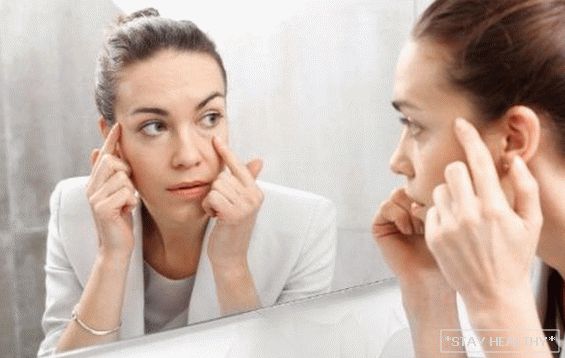 Semnale de avertizare corporală: când să să asculți? Ce înseamnă culoarea limbii, umflarea pleoapelor sau crăpăturile colțurile buzelor